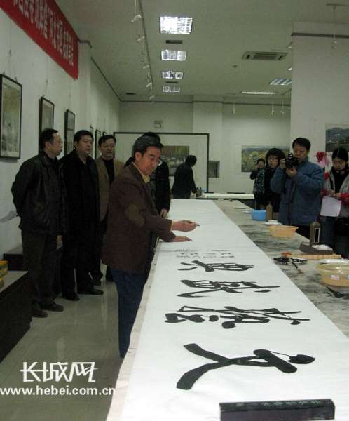 旭宇先生参加书展并现场题词，2010.jpg