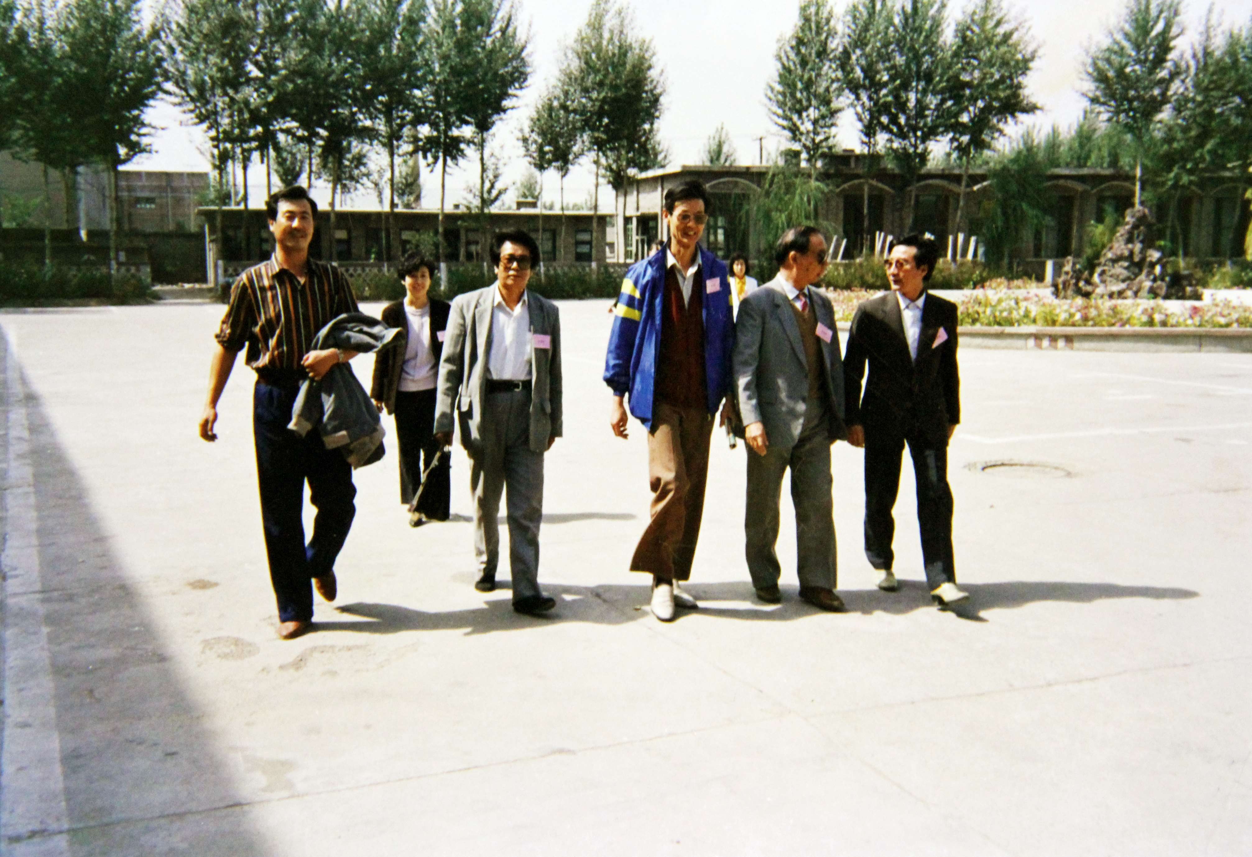 旭宇与柯蓝等文坛大家参加会议留影，1990.jpg